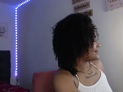 latin riahnna jp online show from March 11, 11:43 pm