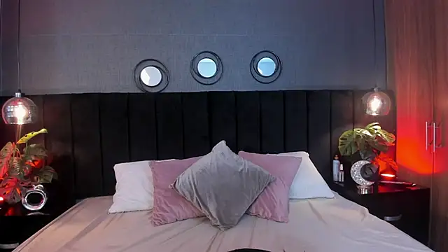 Snapshot of Sophi_rae chatting on February 4, 8:37 pm Sophi rae online show from February 4, 8:37 pm