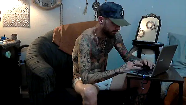 Snapshot of F_D_R_ chatting on February 19, 6:43 am F D R online show from February 19, 6:43 am