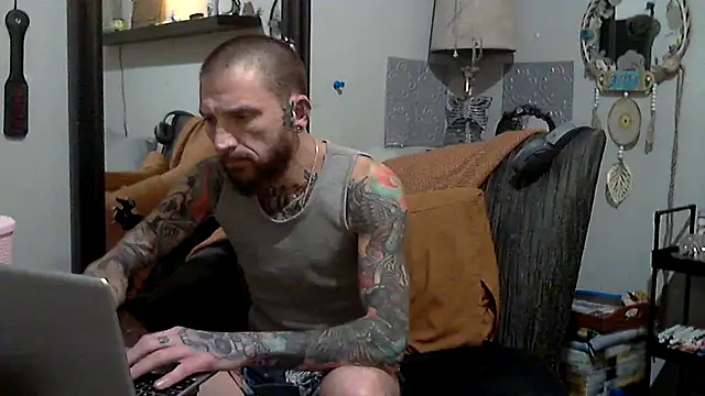 Snapshot of F_D_R_ chatting on February 23, 4:36 am F D R online show from February 23, 4:36 am