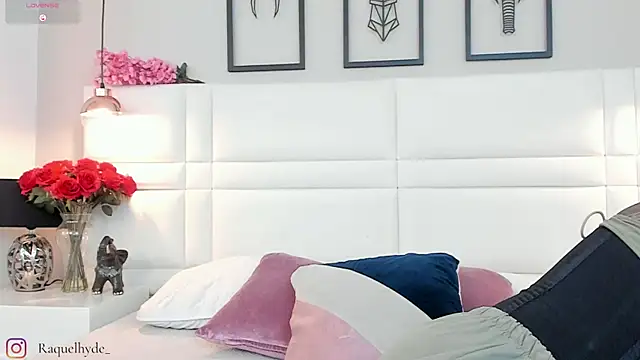 RaquelHyde  online show from July 10, 8:31 pm