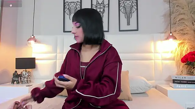 RaquelHyde  online show from April 5, 12:12 pm