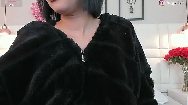 RaquelHyde  online show from July 13, 1:43 pm