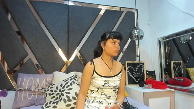 Maggyx online show from March 24, 2:06 pm