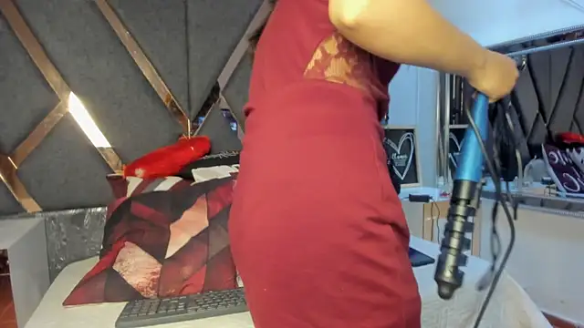 Maggyx online show from May 13, 2:35 pm