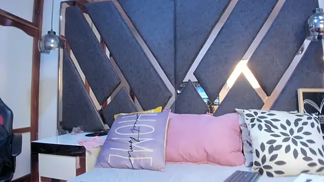 Maggyx online show from March 12, 1:37 pm