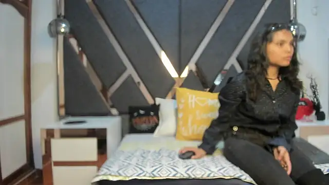 Maggyx online show from March 26, 1:42 pm