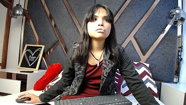 Maggyx online show from May 27, 1:40 pm