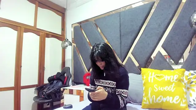 Snapshot of Maggyx chatting on February 13, 1:33 pm Maggyx online show from February 13, 1:33 pm