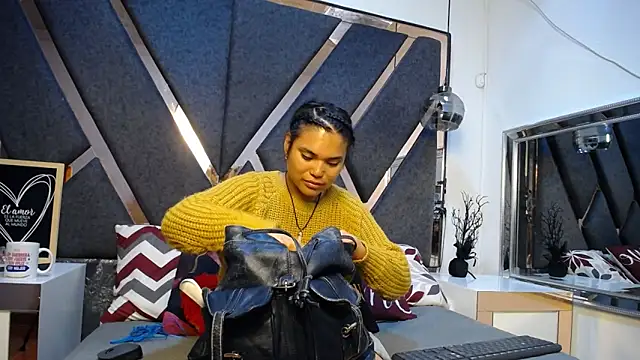 Maggyx online show from June 2, 1:22 pm
