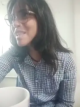 Snapshot of Maggyx chatting on February 20, 1:24 pm Maggyx online show from February 20, 1:24 pm