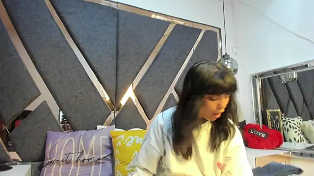 Maggyx online show from March 15, 2:57 pm