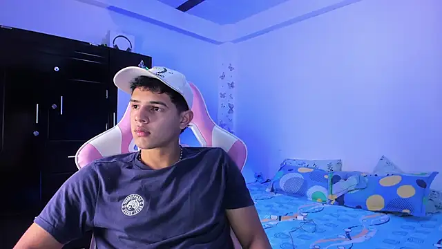 Snapshot of Adrian_Prime_ chatting on February 21, 6:54 pm Adrian Prime online show from February 21, 6:54 pm