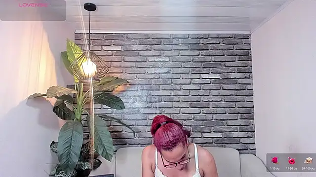 isabella star  online show from March 6, 12:33 pm