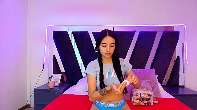 Snapshot of sophia_love__ chatting on February 26, 2:06 pm sophia love online show from February 26, 2:06 pm