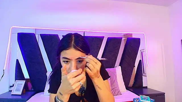 Snapshot of sophia_love__ chatting on February 19, 2:14 pm sophia love online show from February 19, 2:14 pm