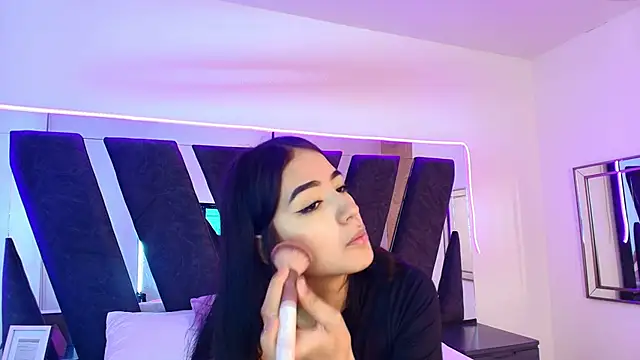 Snapshot of sophia_love__ chatting on February 16, 2:05 pm sophia love online show from February 16, 2:05 pm