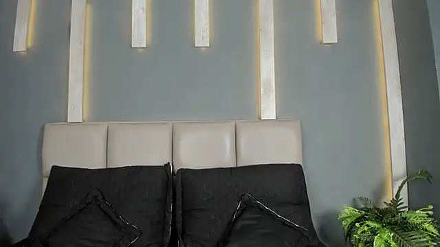 Snapshot of TSExoticFuck chatting on February 27, 7:35 pm TSExoticFuck online show from February 27, 7:35 pm