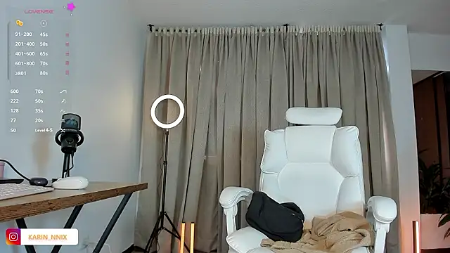 karinnixx online show from March 10, 2:43 pm