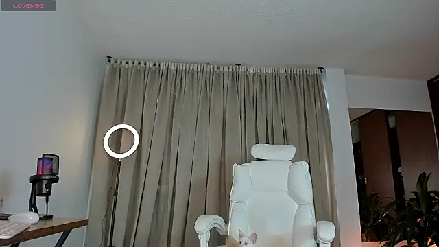 karinnixx online show from March 3, 2:46 pm