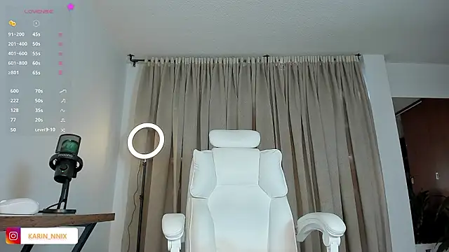 Snapshot of karinnixx chatting on February 28, 9:47 pm karinnixx online show from February 28, 9:47 pm