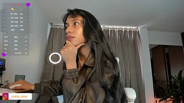 Snapshot of karinnixx chatting on February 10, 2:27 pm karinnixx online show from February 10, 2:27 pm