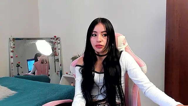 Chloe Miller 2 online show from March 10, 7:18 pm