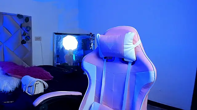 Chloe Miller 2 online show from March 17, 7:17 pm