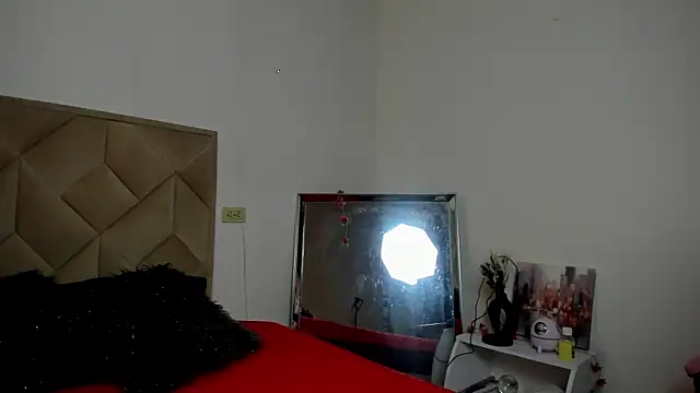 Chloe Miller 2 online show from April 20, 6:31 pm