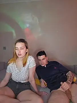 ToxyFoxyy online show from February 9, 1:42 pm