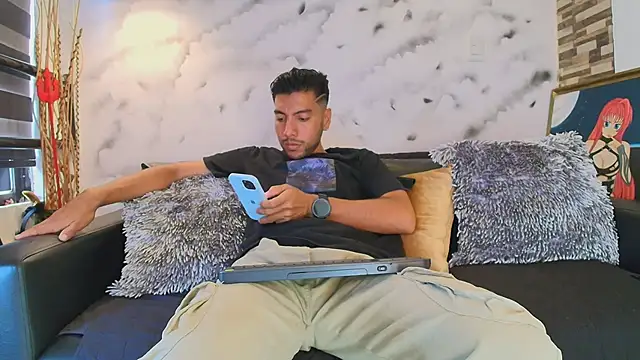 Max Hornye online show from April 11, 6:44 pm