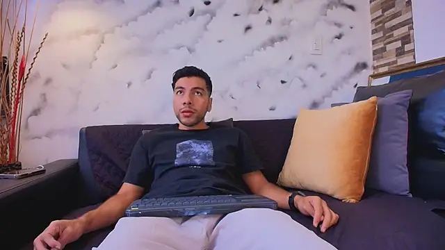 Max Hornye online show from April 17, 6:55 pm