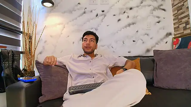 Snapshot of Max_Hornye chatting on February 16, 7:01 pm Max Hornye online show from February 16, 7:01 pm