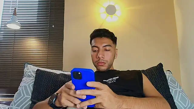 Snapshot of Max_Hornye chatting on February 25, 7:14 pm Max Hornye online show from February 25, 7:14 pm