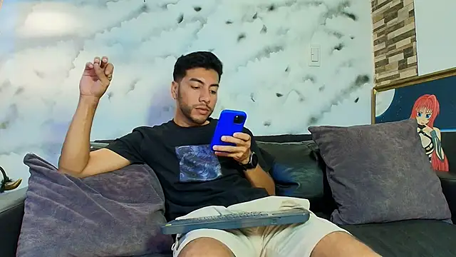 Snapshot of Max_Hornye chatting on February 5, 7:10 pm Max Hornye online show from February 5, 7:10 pm