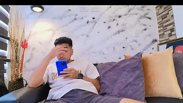 Snapshot of Max_Hornye chatting on February 26, 6:41 pm Max Hornye online show from February 26, 6:41 pm