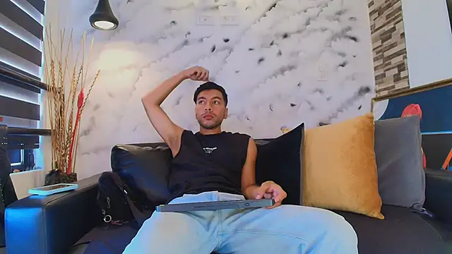 Max Hornye online show from April 16, 6:30 pm