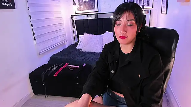 Snapshot of ladyraing chatting on February 9, 3:04 am ladyraing online show from February 9, 3:04 am