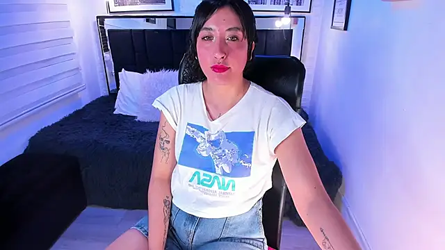 Snapshot of ladyraing chatting on February 13, 3:17 am ladyraing online show from February 13, 3:17 am