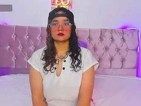 Black Tara online show from February 18, 1:47 am