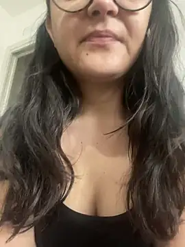 Snapshot of rooobro chatting on February 12, 10:04 am rooobro online show from February 12, 10:04 am