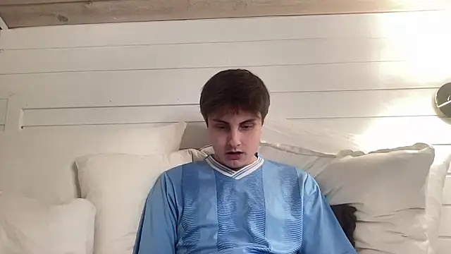 Snapshot of NoahhSkye chatting on February 15, 12:55 am NoahhSkye online show from February 15, 12:55 am