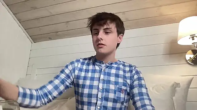 Snapshot of NoahhSkye chatting on March 3, 9:33 pm NoahhSkye online show from March 3, 9:33 pm