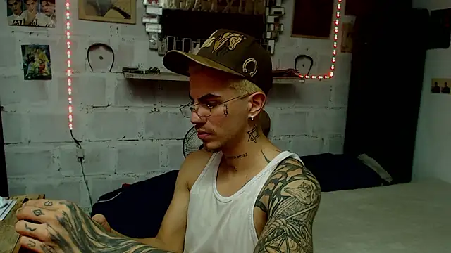 paul-mendezx online show from February 18, 6:04 pm