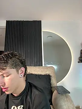 Snapshot of ARON_LUXX chatting on February 13, 3:06 am ARON LUXX online show from February 13, 3:06 am