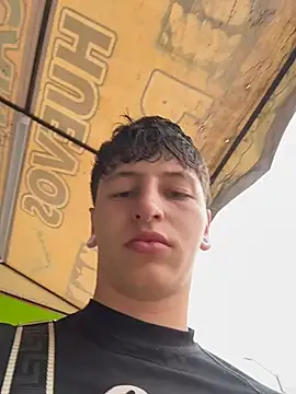 Snapshot of ARON_LUXX chatting on May 7, 2:31 pm ARON LUXX online show from May 7, 2:31 pm