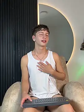 Snapshot of ARON_LUXX chatting on February 4, 3:12 am ARON LUXX online show from February 4, 3:12 am