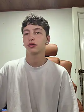 Snapshot of ARON_LUXX chatting on March 6, 11:22 pm ARON LUXX online show from March 6, 11:22 pm