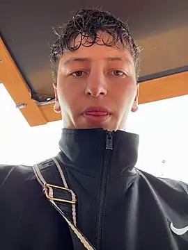 Snapshot of ARON_LUXX chatting on April 16, 3:02 pm ARON LUXX online show from April 16, 3:02 pm