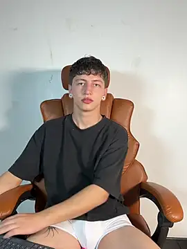 Snapshot of ARON_LUXX chatting on March 25, 5:34 pm ARON LUXX online show from March 25, 5:34 pm